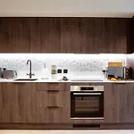 Luxury City Pad Wifi Rooftop Garden Family Workers