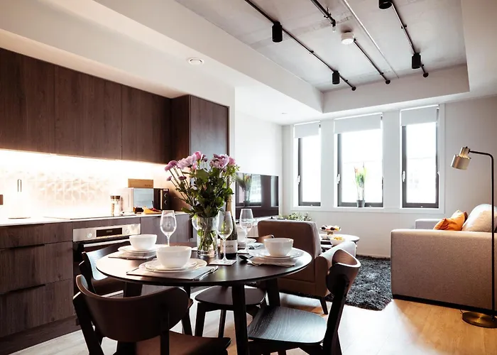 Luxury City Pad Wifi Rooftop Garden Family Workers
