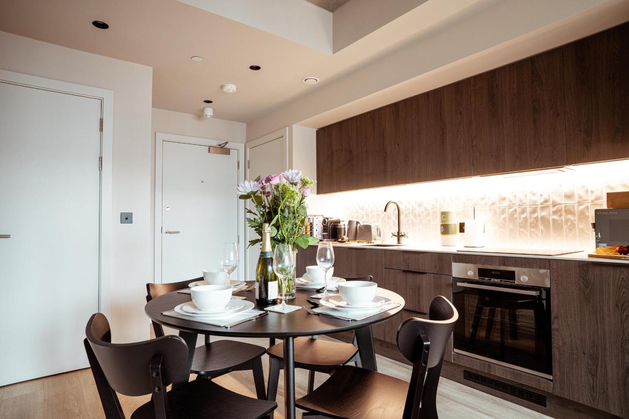 Apartment Luxury Pad Wifi Rooftop Garden Family Workers Birmingham