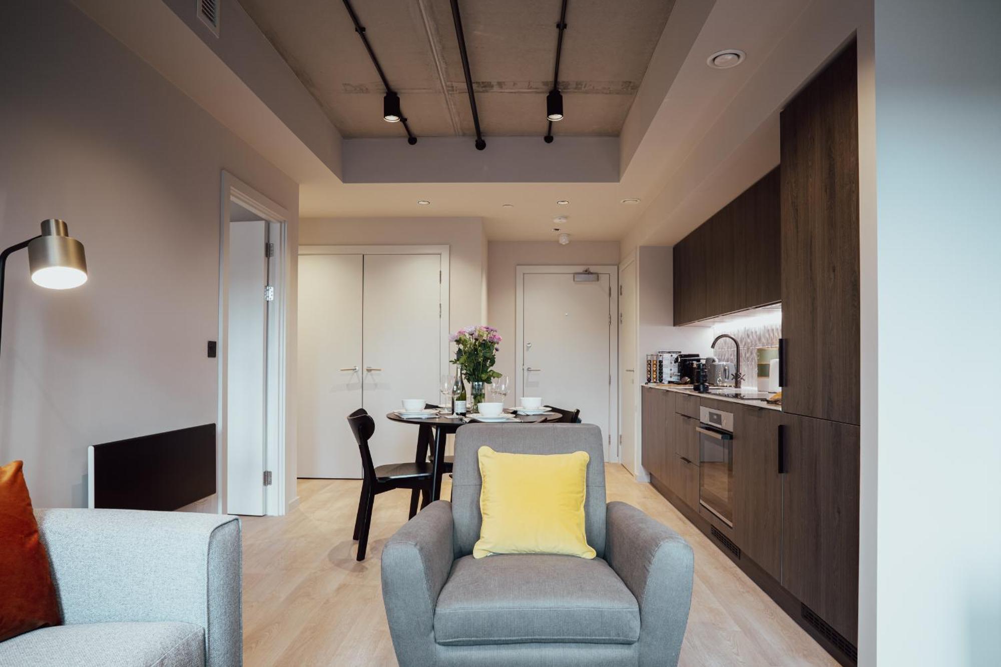 Apartment Luxury Pad Wifi Rooftop Garden Family Workers Birmingham