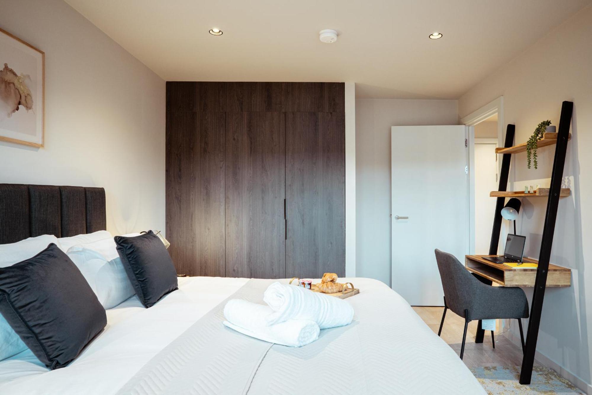 Luxury Pad Wifi Rooftop Garden Family Workers *